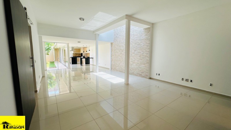 Casa com 3 quartos à venda e aluguel, 200m² — foto 25 de 32