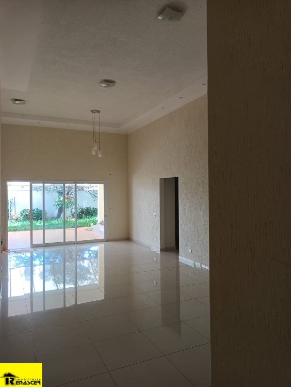 Casa de Condomínio com 3 quartos à venda, 255m² — foto 2 de 15