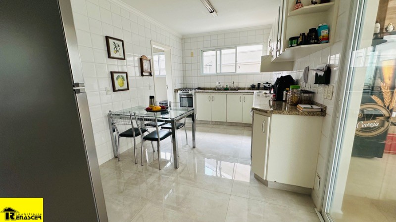 Casa de Condomínio com 3 quartos à venda, 300m² — foto 22 de 25