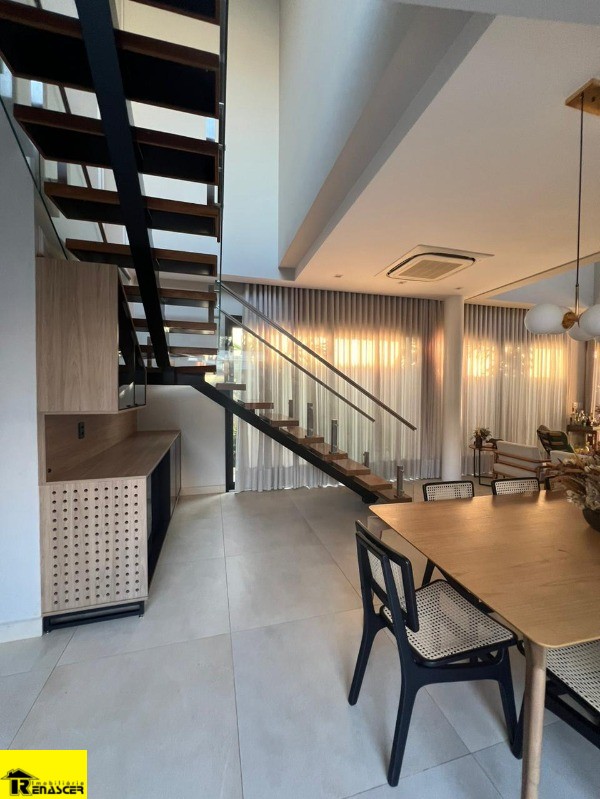 Casa de Condomínio com 4 quartos à venda, 300m² — foto 3 de 30