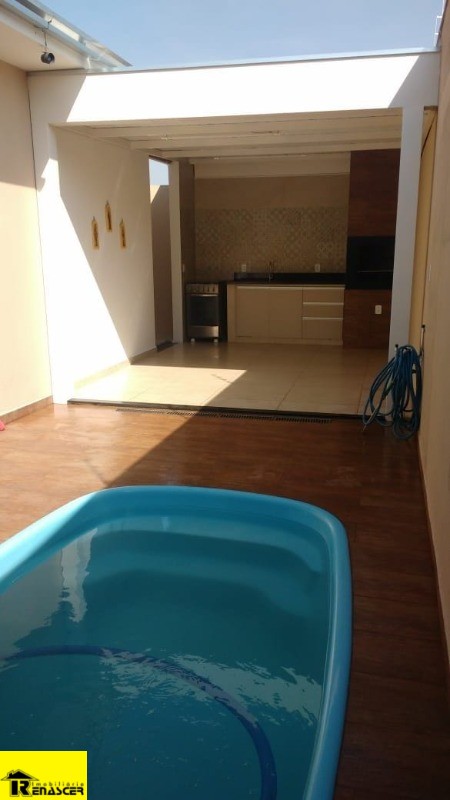 Casa com 3 quartos à venda, 135m² — foto 2 de 28