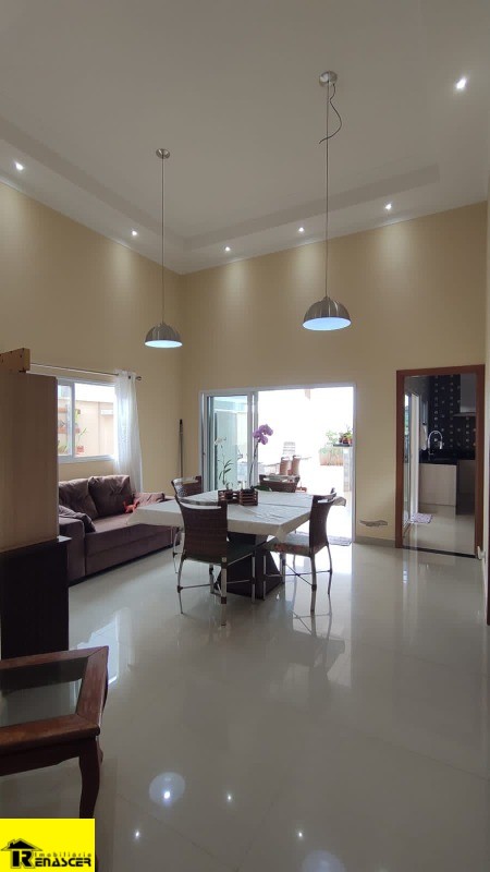 Casa de Condomínio com 3 quartos à venda, 205m² — foto 2 de 18