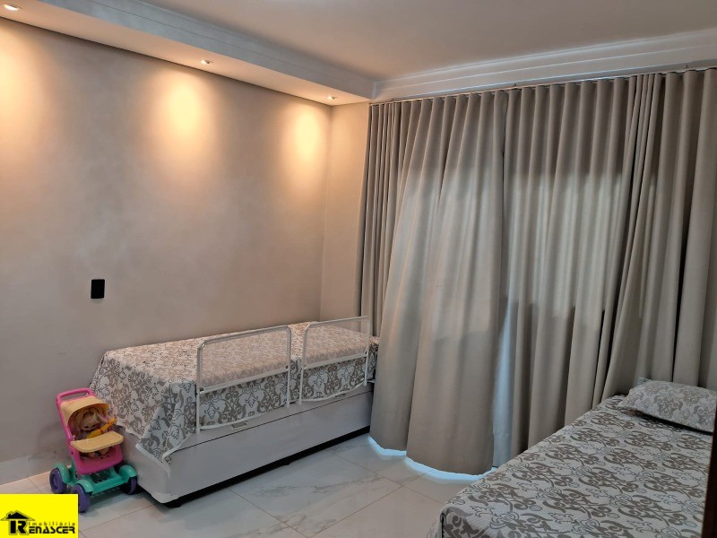 Casa com 3 quartos à venda, 180m² — foto 33 de 51