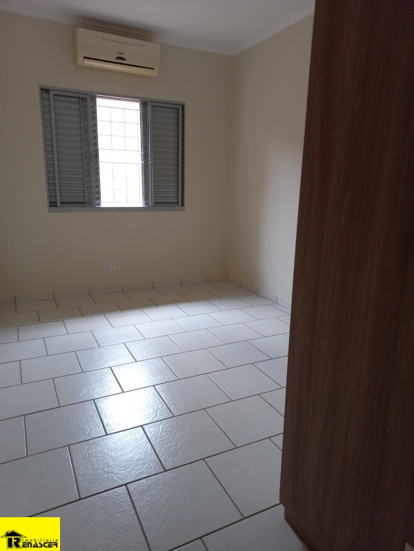 Casa com 3 quartos à venda, 220m² — foto 18 de 25