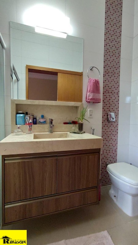 Casa de Condomínio com 3 quartos à venda, 205m² — foto 16 de 18