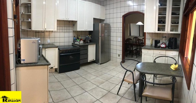 Casa com 3 quartos à venda, 240m² — foto 13 de 19