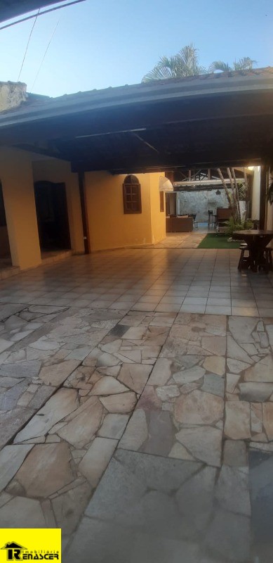 Casa com 3 quartos à venda, 240m² — foto 9 de 19