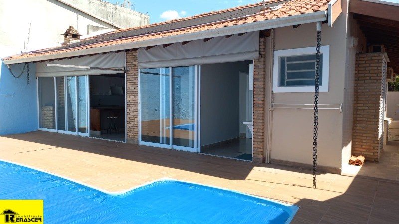 Casa com 3 quartos à venda, 220m² — foto 1 de 25