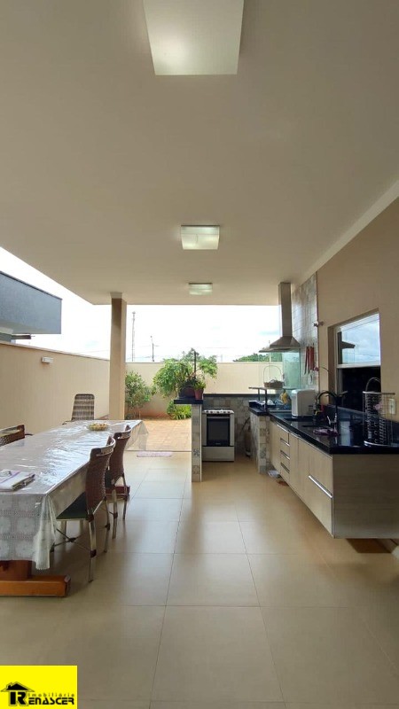 Casa de Condomínio com 3 quartos à venda, 205m² — foto 8 de 18