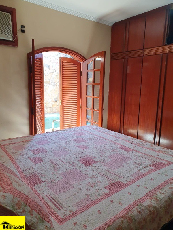 Casa com 3 quartos à venda, 240m² — foto 18 de 19