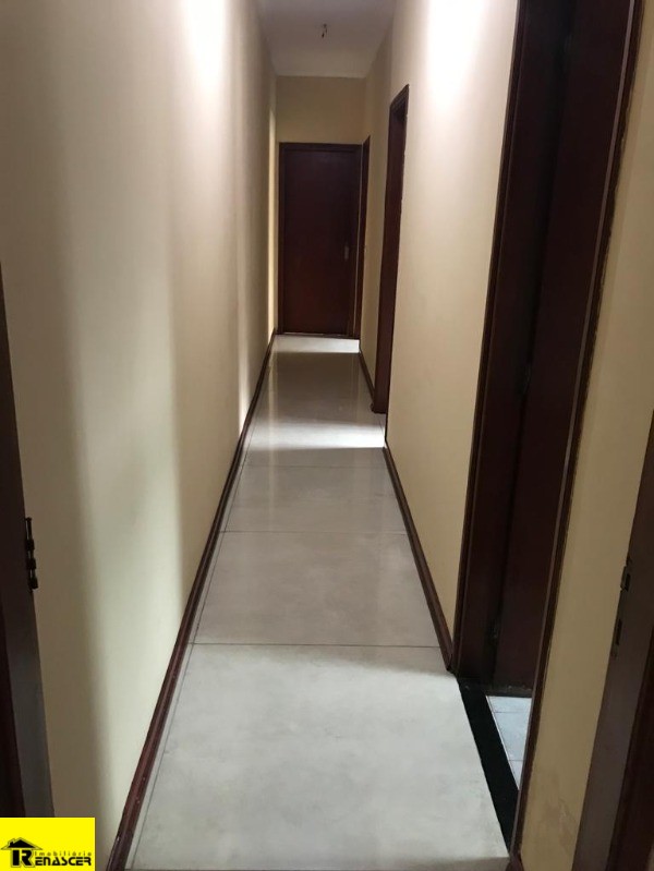 Casa com 3 quartos à venda, 240m² — foto 11 de 19