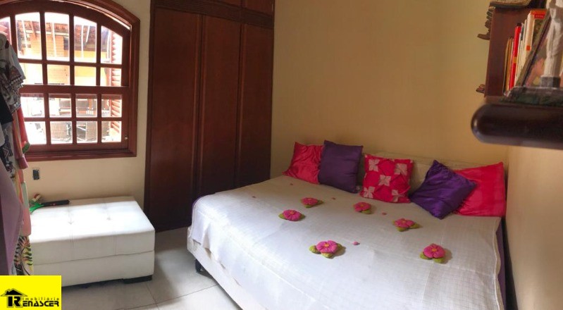 Casa com 3 quartos à venda, 240m² — foto 12 de 19