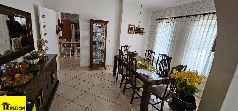 Casa com 3 quartos à venda, 230m² — foto 1 de 20
