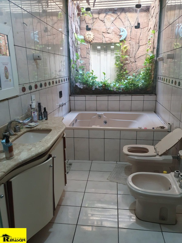 Casa com 3 quartos à venda, 240m² — foto 16 de 19