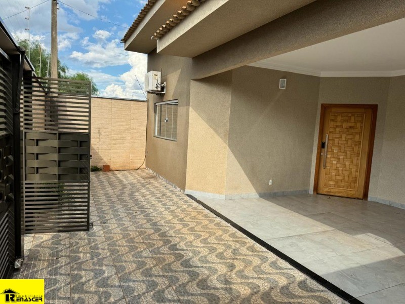 Casa com 3 quartos à venda, 160m² — foto 2 de 17