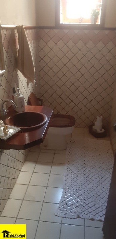Casa com 3 quartos à venda, 240m² — foto 17 de 19