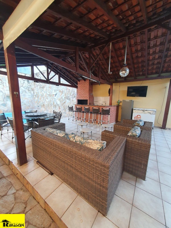 Casa com 3 quartos à venda, 240m² — foto 3 de 19