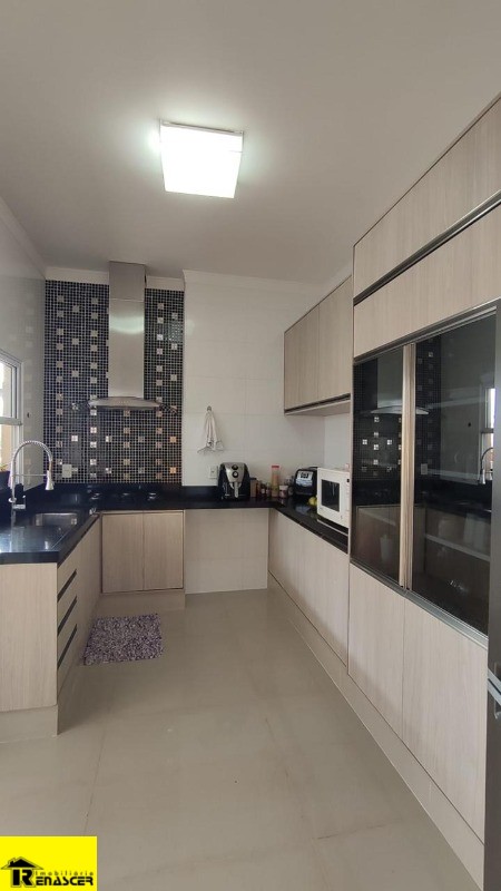 Casa de Condomínio com 3 quartos à venda, 205m² — foto 5 de 18