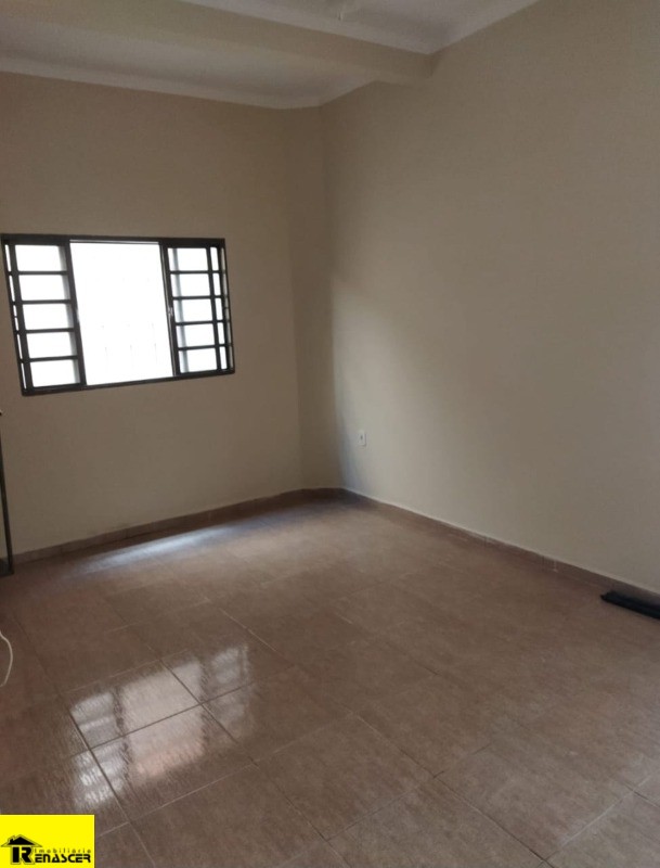 Casa com 3 quartos à venda, 240m² — foto 4 de 29