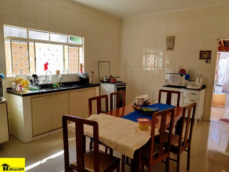 Casa com 3 quartos à venda, 226m² — foto 16 de 28