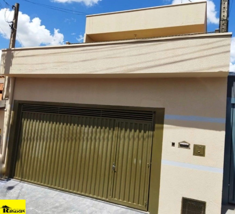 Casa com 3 quartos à venda, 240m² — foto 1 de 29