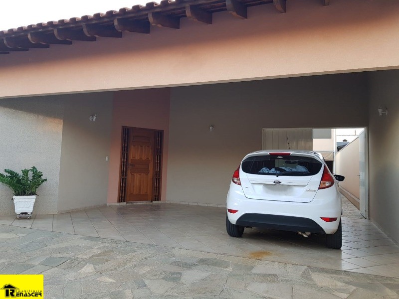 Casa com 3 quartos à venda, 226m² — foto 2 de 28