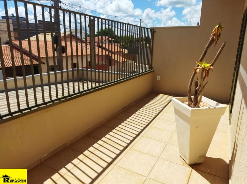 Casa com 3 quartos à venda, 240m² — foto 9 de 29