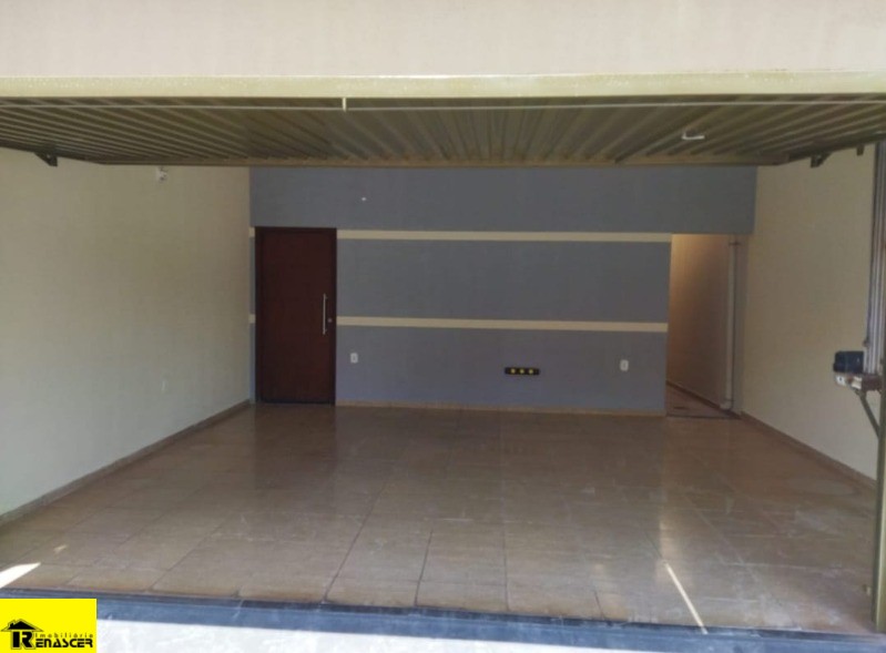 Casa com 3 quartos à venda, 240m² — foto 2 de 29