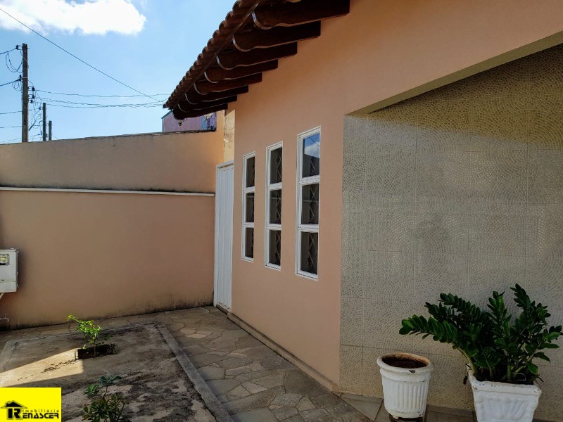 Casa com 3 quartos à venda, 226m² — foto 3 de 28