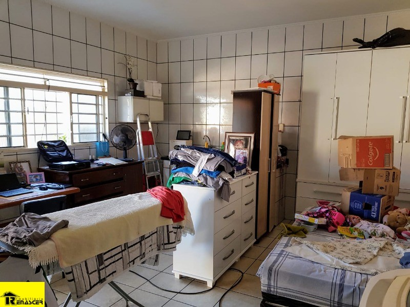 Casa com 3 quartos à venda, 226m² — foto 17 de 28