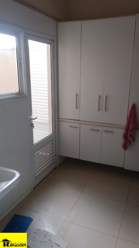 Casa de Condomínio com 3 quartos à venda, 242m² — foto 3 de 14