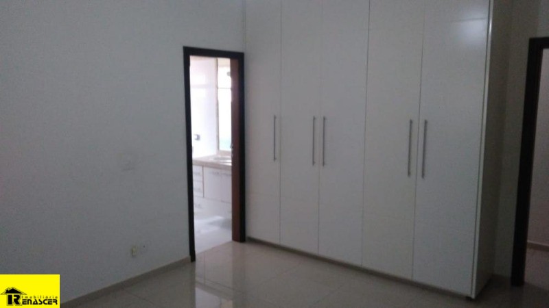 Casa de Condomínio com 3 quartos à venda, 242m² — foto 8 de 14