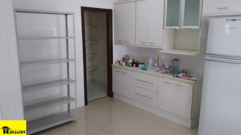 Casa de Condomínio com 3 quartos à venda, 242m² — foto 2 de 14