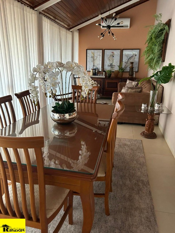Casa de Condomínio com 4 quartos à venda, 287m² — foto 3 de 10