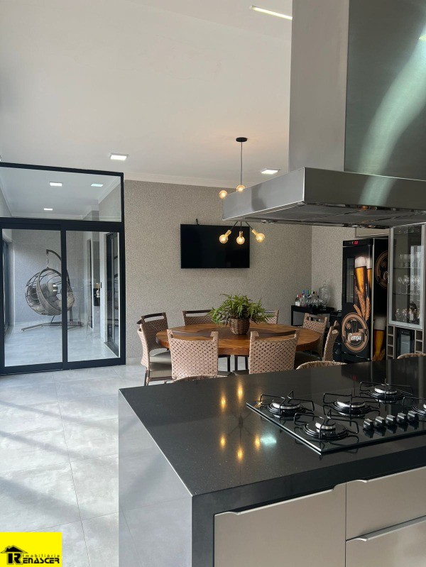 Casa com 3 quartos à venda, 500m² — foto 1 de 42
