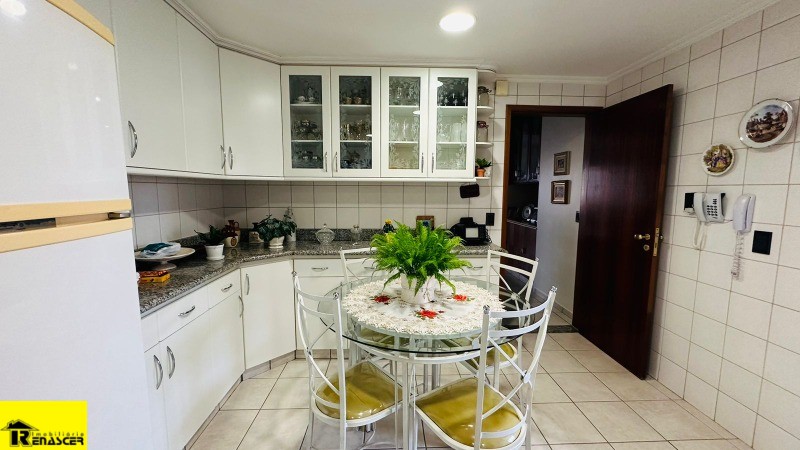 Apartamento com 3 quartos à venda, 219m² — foto 4 de 30