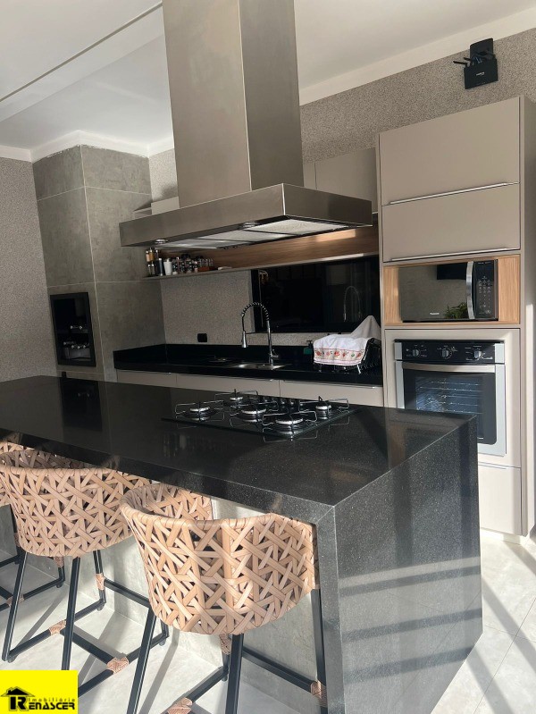 Casa com 3 quartos à venda, 500m² — foto 2 de 42