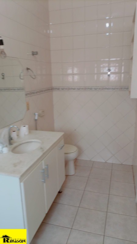 Casa com 3 quartos à venda e aluguel, 238m² — foto 41 de 43