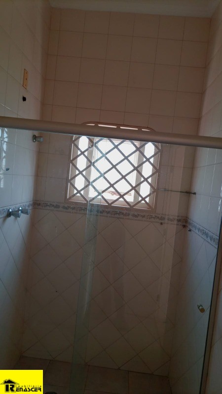 Casa com 3 quartos à venda e aluguel, 238m² — foto 38 de 43
