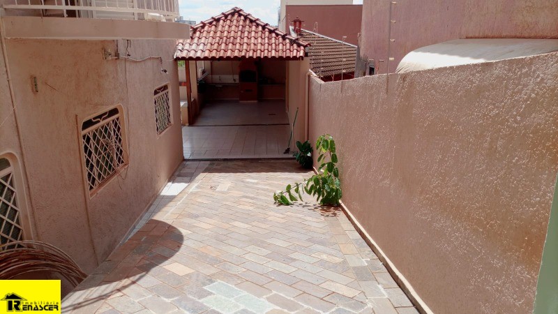 Casa com 3 quartos à venda e aluguel, 238m² — foto 28 de 43