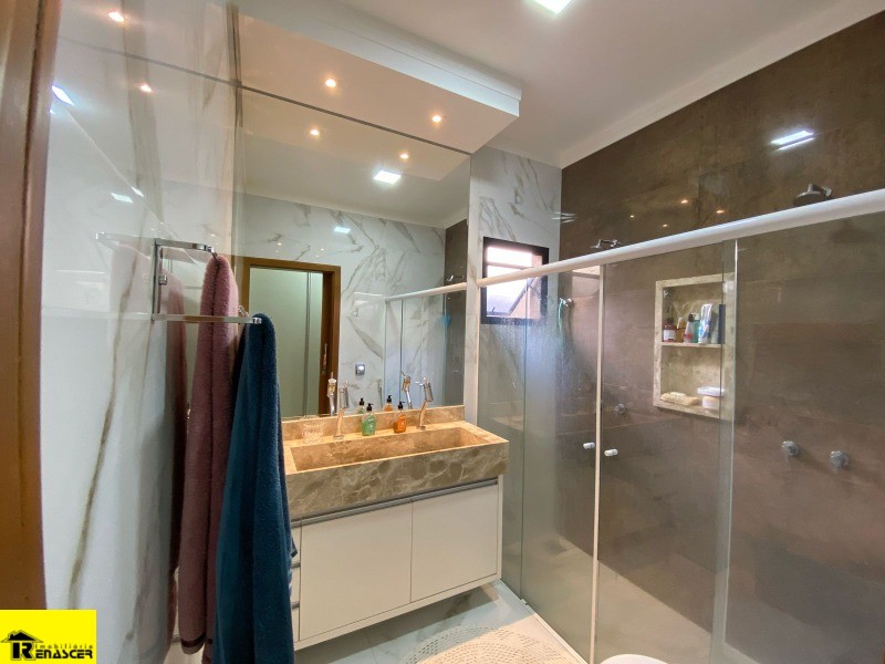 Casa de Condomínio com 3 quartos à venda, 215m² — foto 18 de 22
