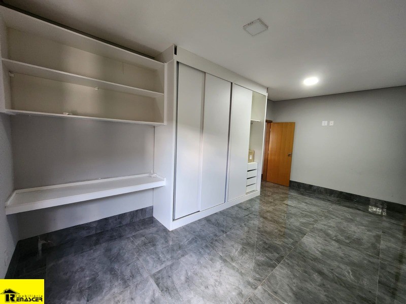 Casa com 4 quartos à venda, 264m² — foto 15 de 30