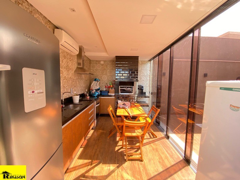 Casa de Condomínio com 3 quartos à venda, 215m² — foto 9 de 22