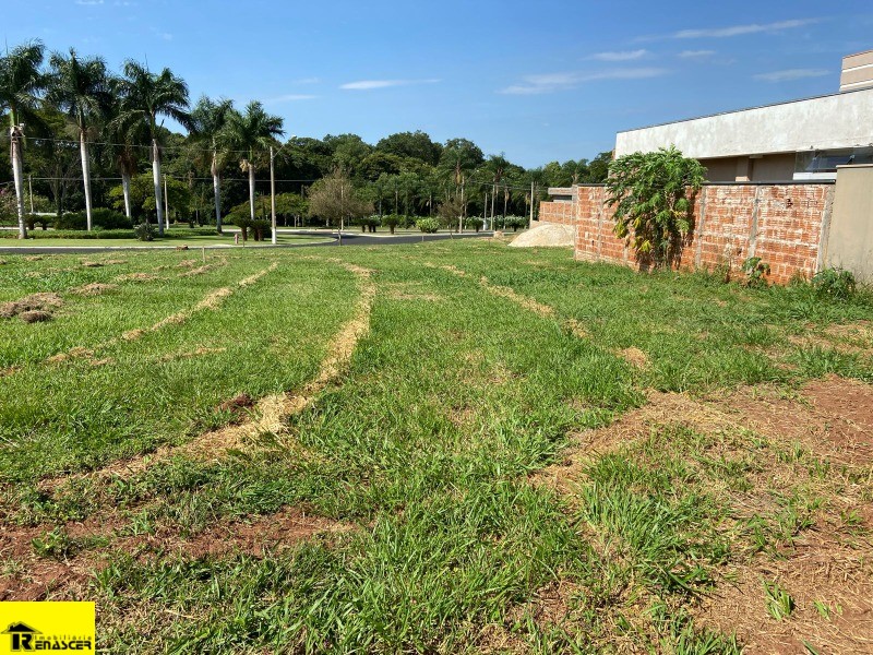 Terreno / Lote / Condomínio  à venda, 600m² — foto 1 de 10