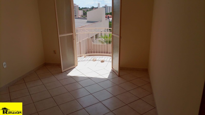 Casa com 3 quartos à venda e aluguel, 238m² — foto 16 de 43