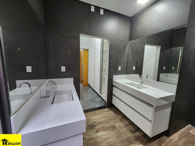 Casa com 4 quartos à venda, 264m² — foto 18 de 30