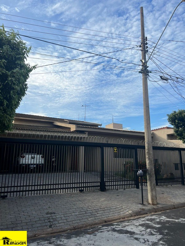 Casa com 3 quartos à venda, 500m² — foto 39 de 42