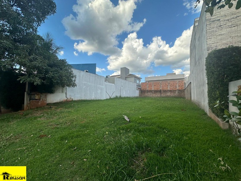 Terreno / Lote / Condomínio  à venda, 275m² — foto 1 de 17