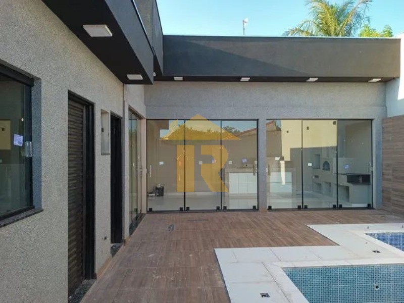 Casa com 3 quartos à venda, 245m² — foto 1 de 15