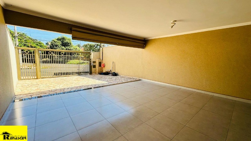 Casa com 3 quartos à venda, 224m² — foto 2 de 30